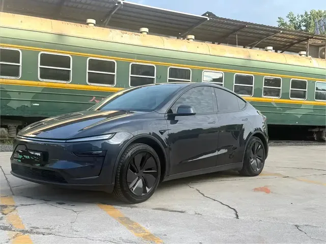Tesla Model Y 2025 Model Rear-Wheel Drive Launch Edition