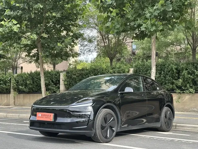 Tesla Model Y 2026 Rear-Wheel Drive