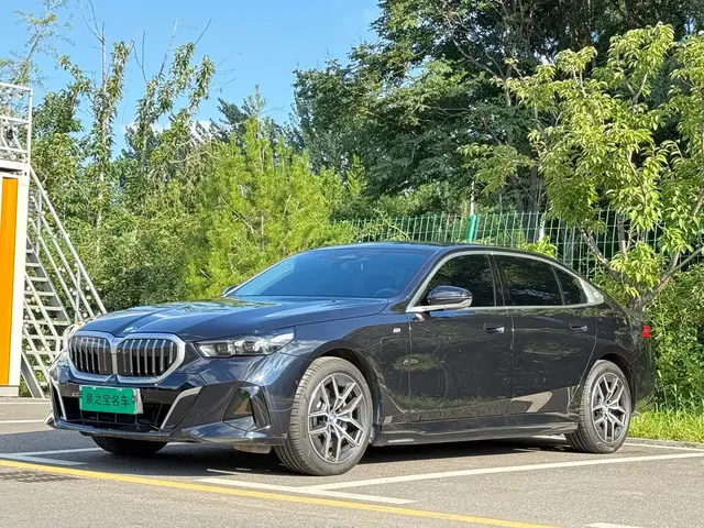 BMW i5 2024 eDrive 35L Premium Model M Sport Package