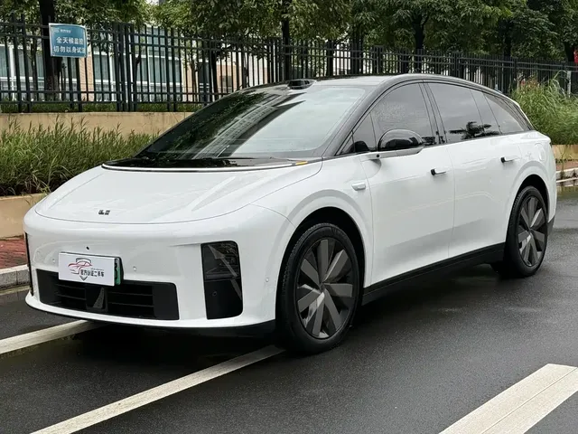 Li Auto i6 2025 4WD Base Model