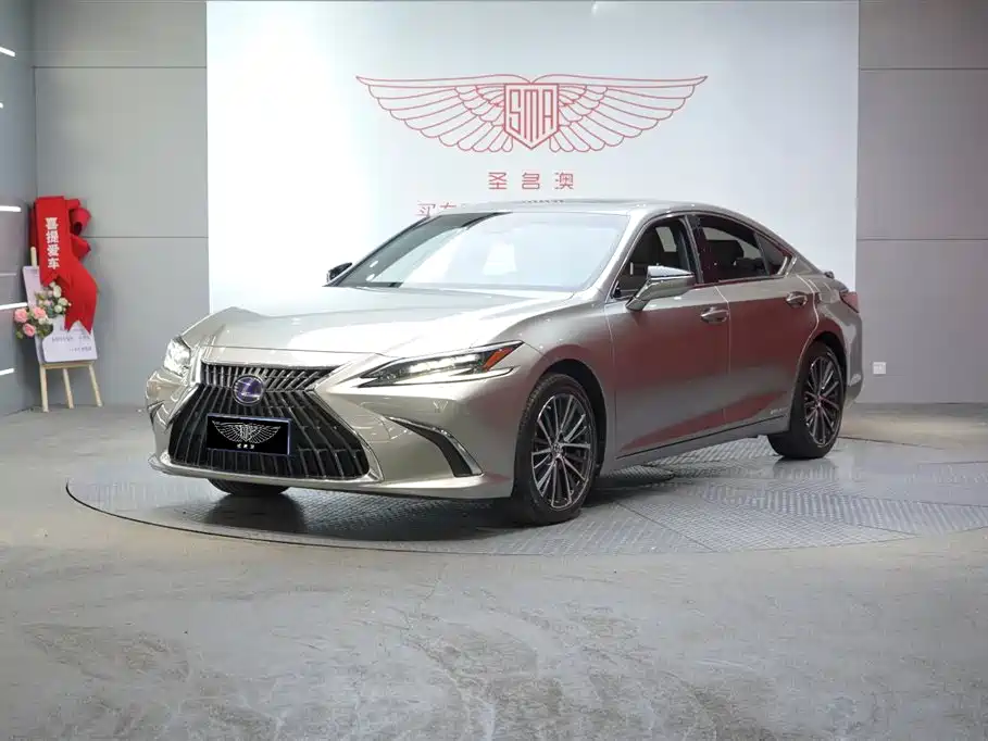 Lexus ES 2021 300h Luxury Edition