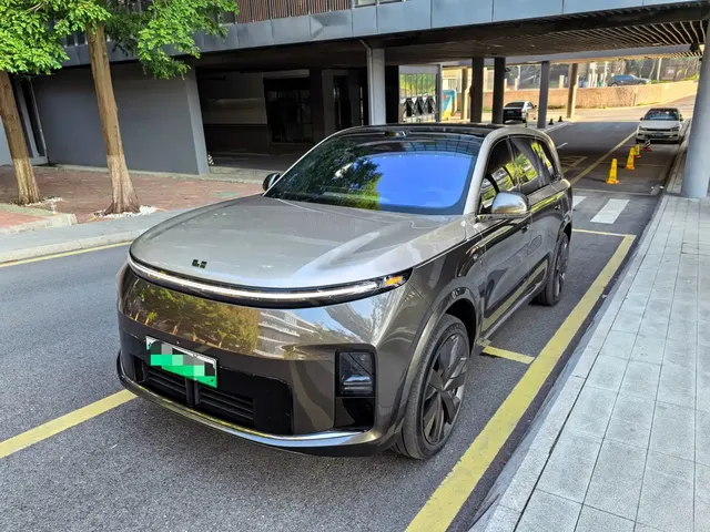 Li Auto Li Xiang L9 2026 Base Model