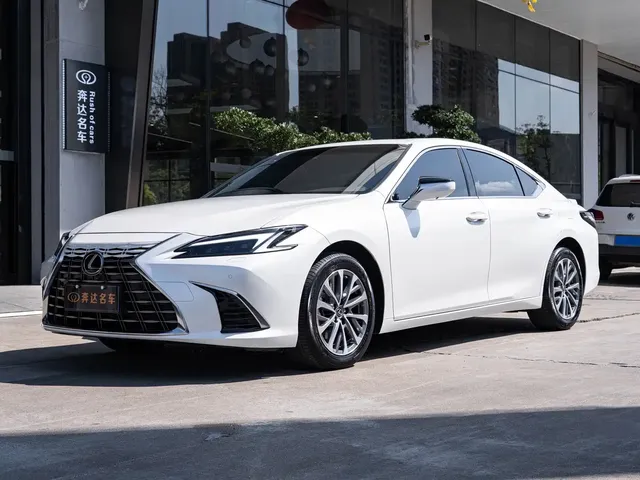 Lexus ES 2025 300h Ultimate Edition