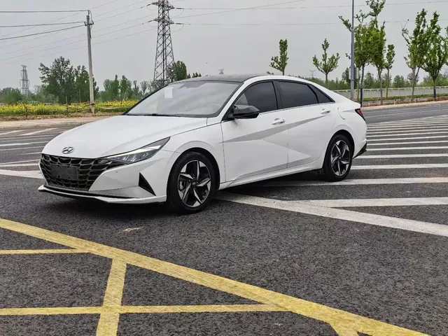 Hyundai Elantra 2021 1.5L CVT LUX Premium Edition