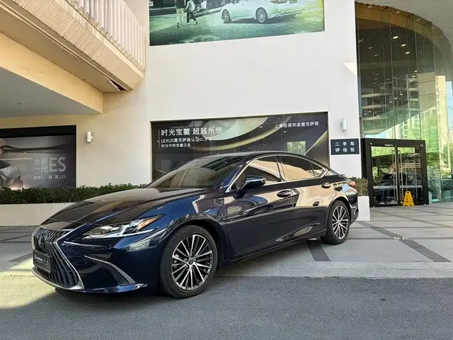 Lexus ES 2022 300h Ultimate Edition