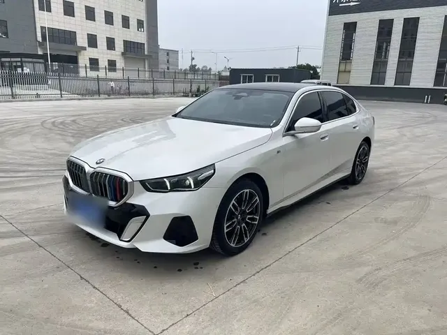 BMW 5 Series 2024 525Li M Sport Package
