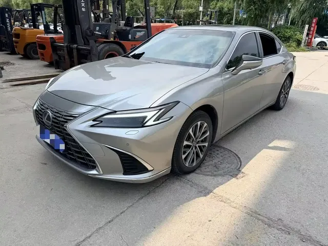 Lexus ES 2025 200 Ultimate Edition