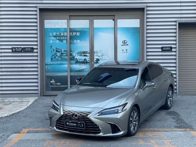 Lexus ES 2025 300h Ultimate Edition