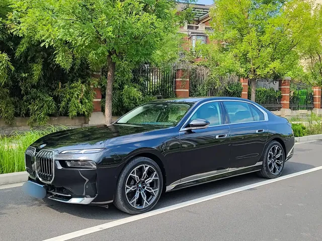 BMW 7 Series 2023 Model 735Li Luxury Package