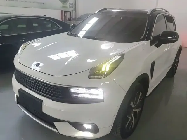 Lynk & Co 01 2017 2.0T AWD Pro