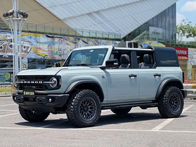 Ford Bronco 2024 2.3T Black Diamond