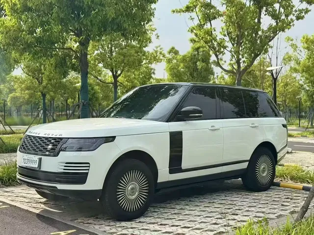 Land Rover Range Rover 2022 3.0 L6 360PS Golden Age Edition