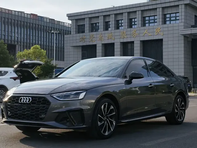 Audi A4L 2023 40 TFSI Luxury Sport