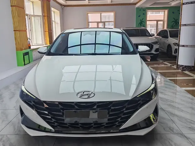 Hyundai Elantra 2022 1.5L CVT LUX Premium Edition
