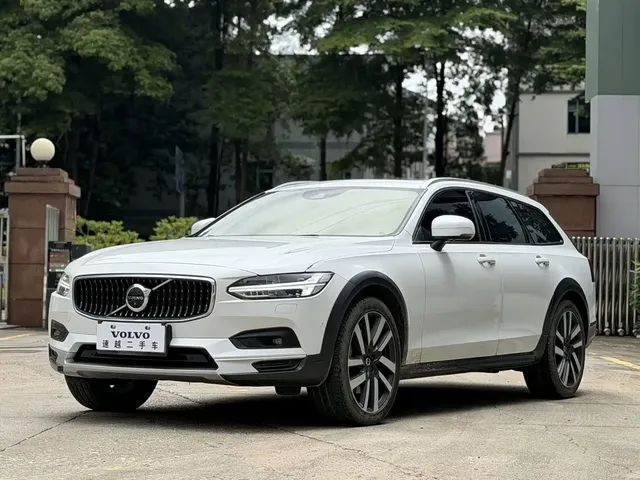 Volvo V90 2021 Model Cross Country B5 AWD Premium Smart Edition