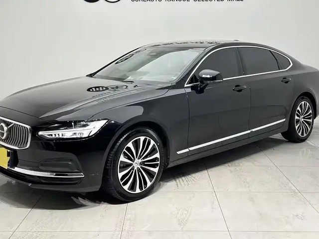 Volvo S90 2024 B5 Momentum Luxury Edition