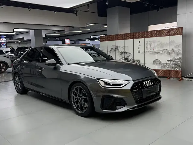 Audi A4L 2023 40 TFSI Luxury Sport