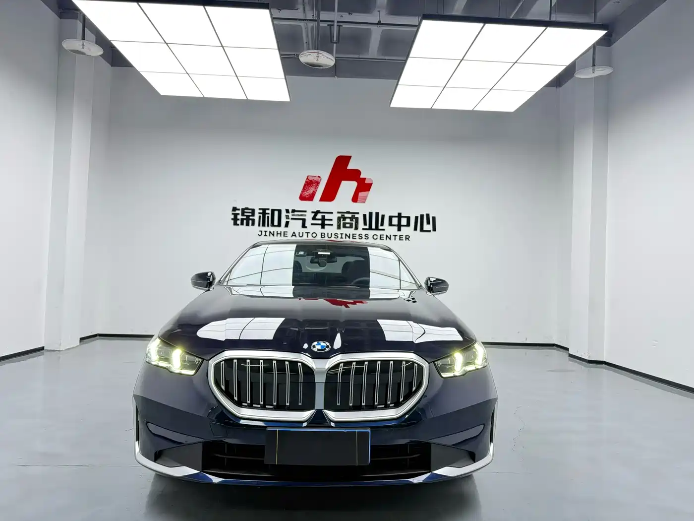 BMW 5 Series 2025 525Li Luxury Package