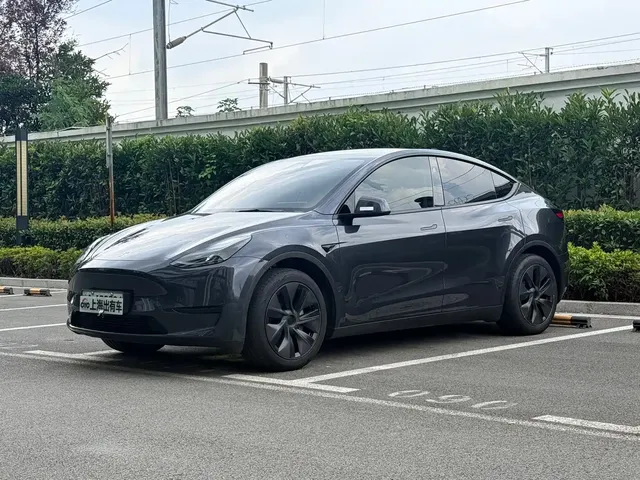Tesla Model Y 2024 Rear-Wheel Drive Version