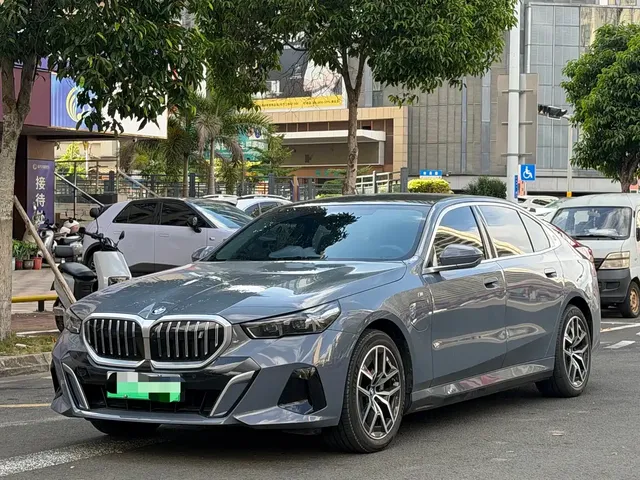 BMW i5 2024 eDrive 35L Premium Model M Sport Package