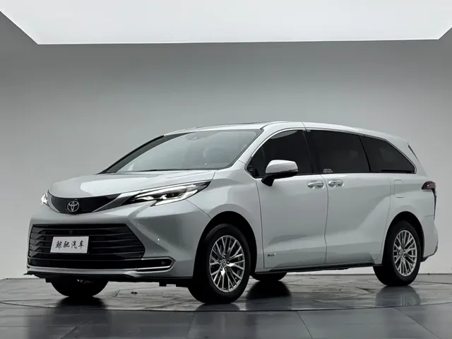 Toyota Sienna 2024 2.5L Hybrid 4WD Premium Edition