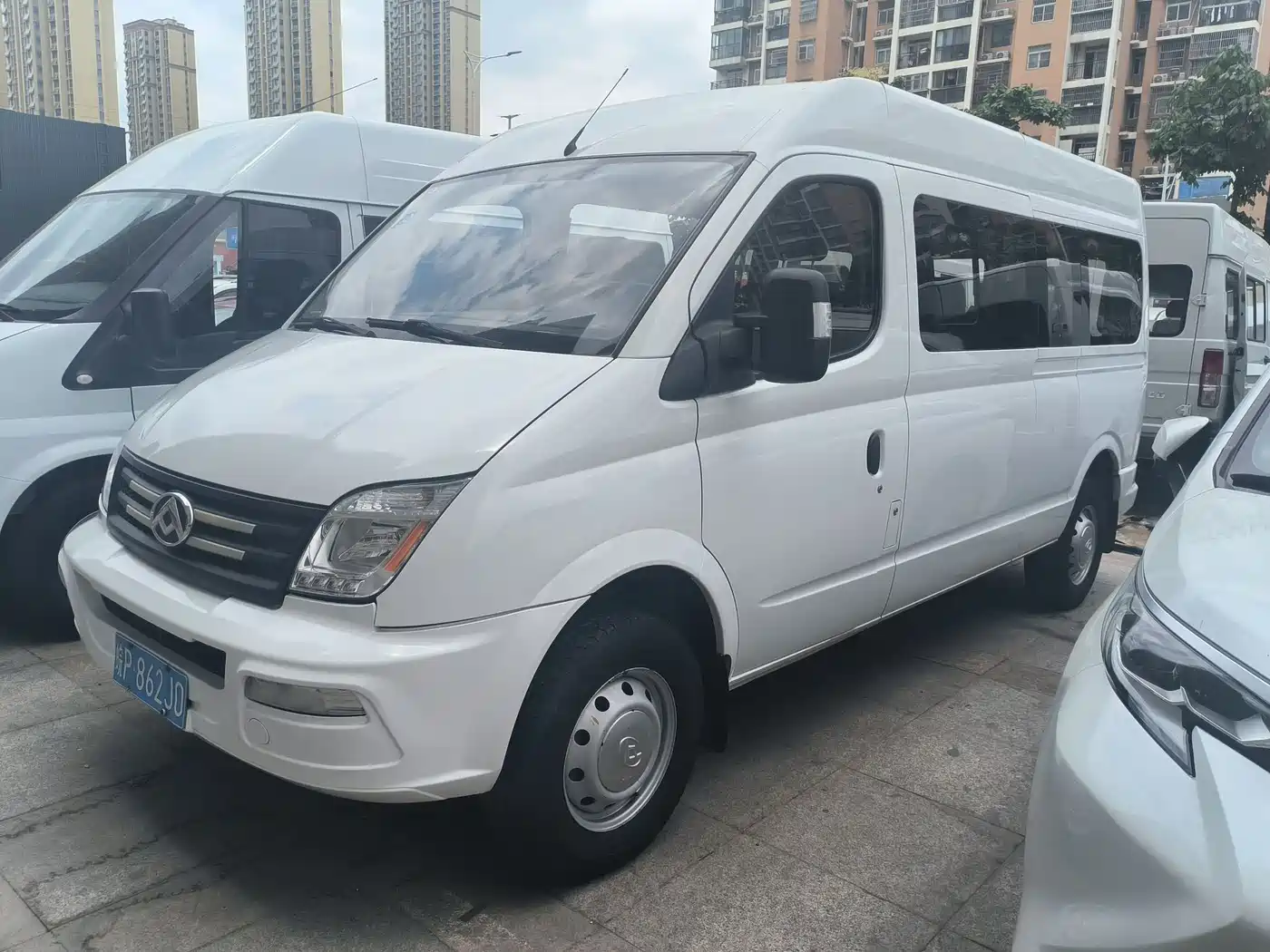 SAIC Maxus Xintu V80 2023 2.0T PLUS Manual All-round King Long Wheelbase Medium Roof 6/7/8/9-seater