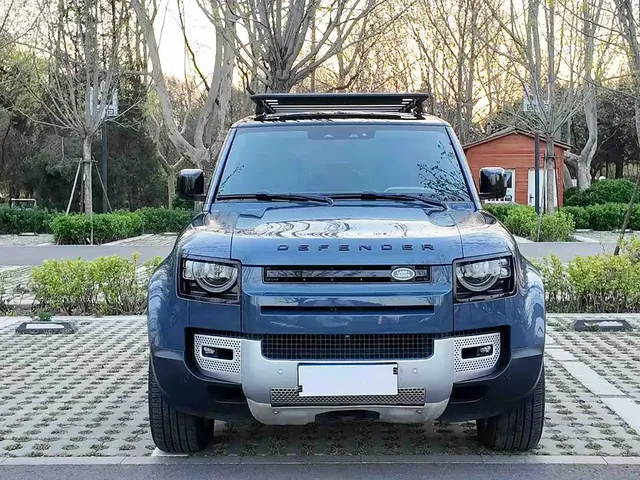 Land Rover Defender 2021 110 P400 SE