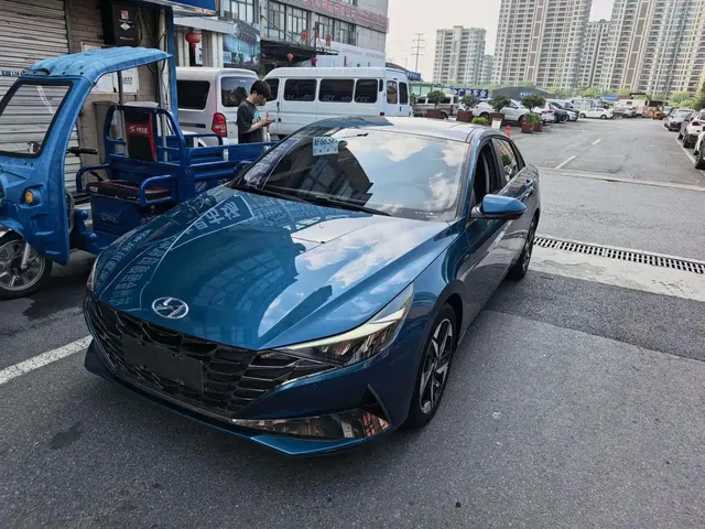 Hyundai Elantra 2021 1.5L CVT LUX Premium Edition