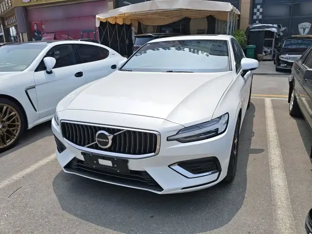 Volvo S60 2025 B4 Smart Luxury Edition