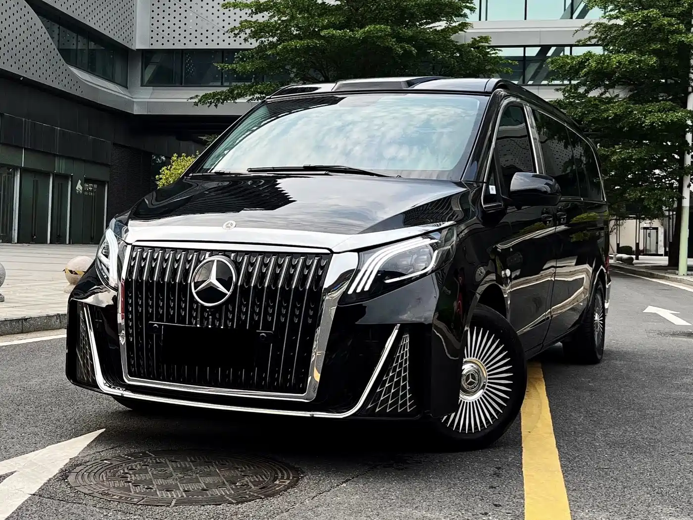 Mercedes-Benz Vito 2023 2.0T Business 7-Seater
