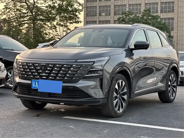 Changan CS75 PLUS 2025 4th Gen Ultra 2.0T New Blue Whale Smart Power Edition