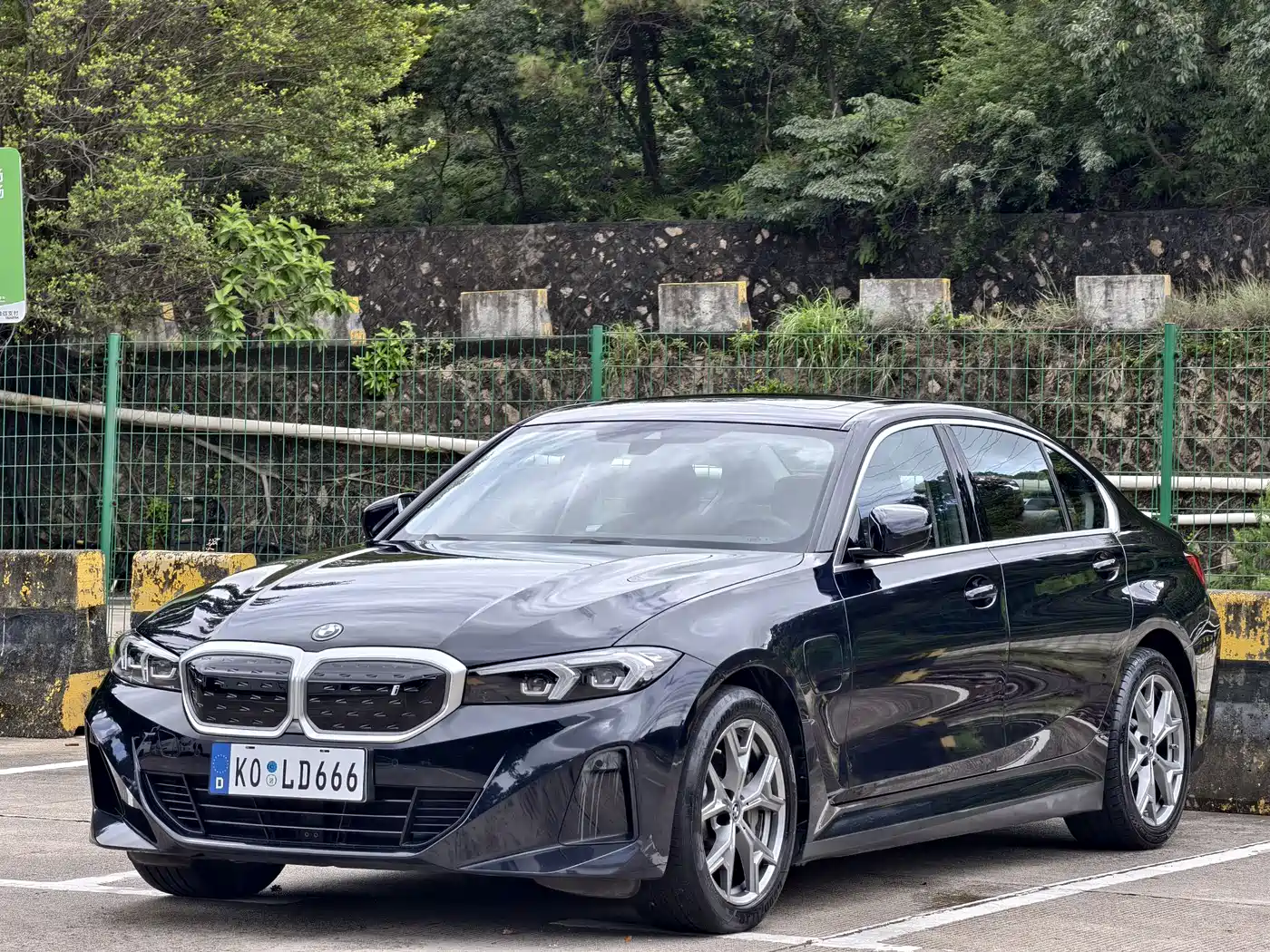 BMW i3 2022 eDrive 35 L