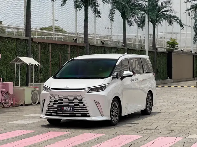 Lexus LM 2023 350h 7-Seater Elegance Edition