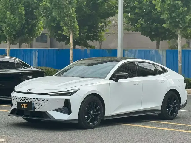 Changan UNI-V 2024 1.5T Deluxe Sport