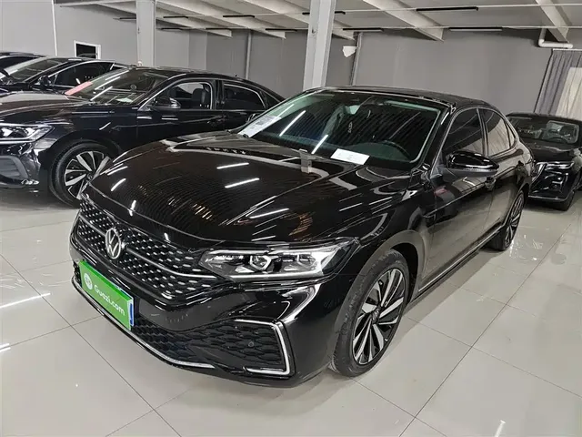 Volkswagen Passat 2022 330TSI Starlight Luxury Edition