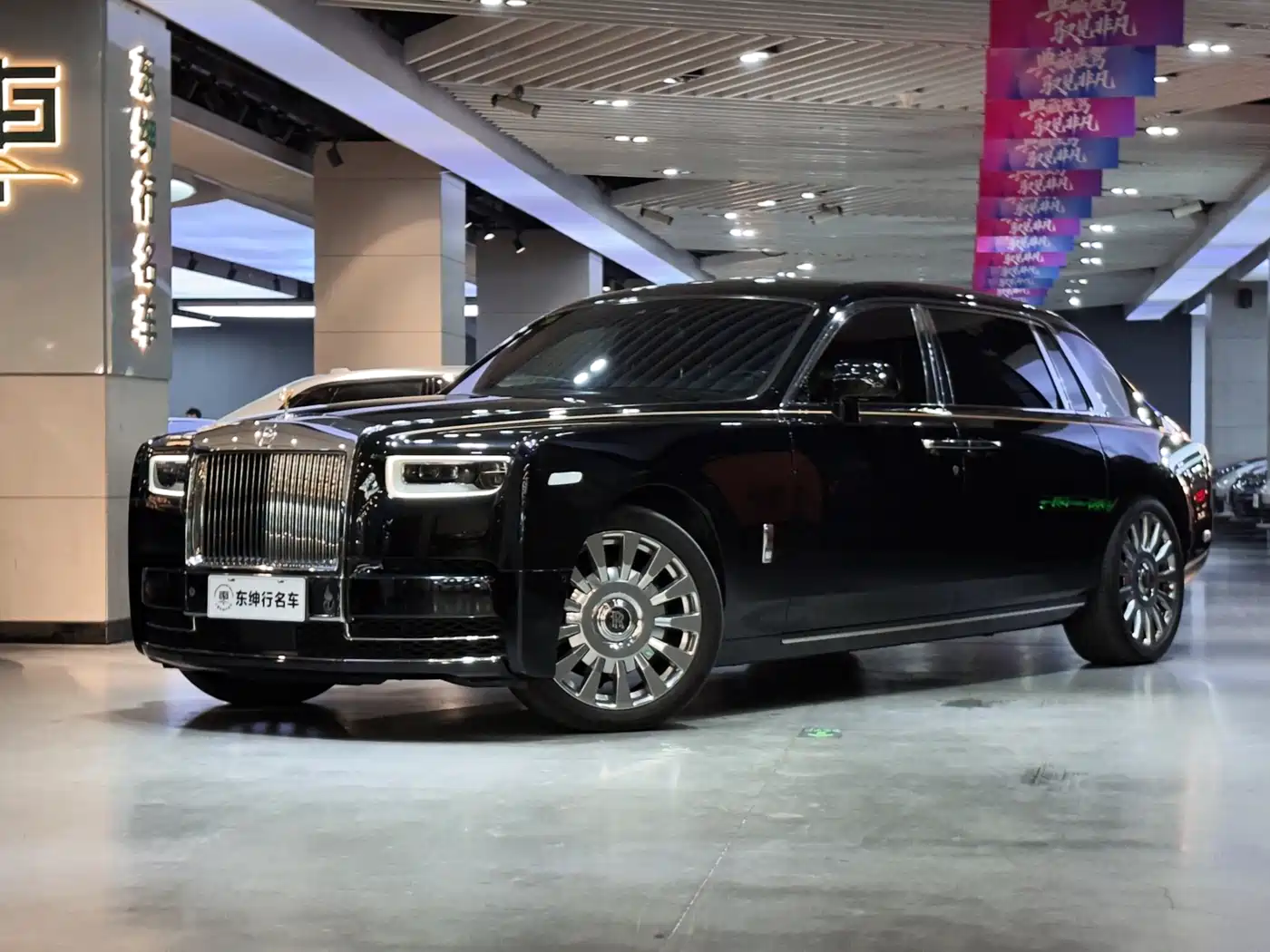 Rolls-Royce Phantom 2018 6.7T Long Wheelbase Version