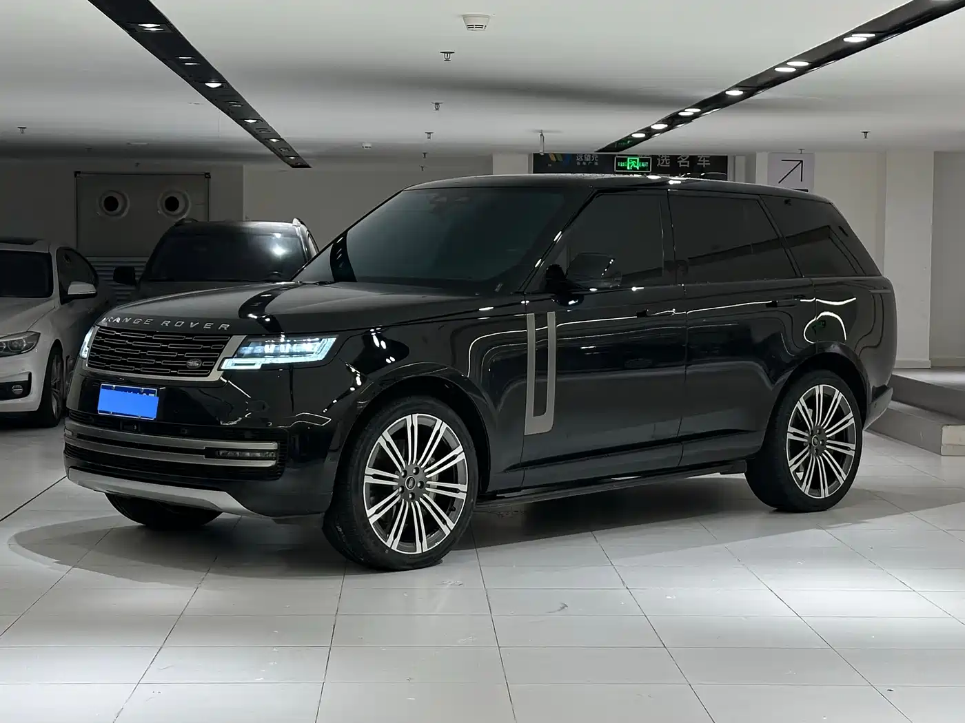 Land Rover Range Rover 2023 3.0 L6 360PS Golden Age Edition