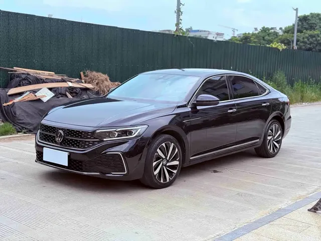 Volkswagen Passat 2022 330TSI Starlight Luxury Edition