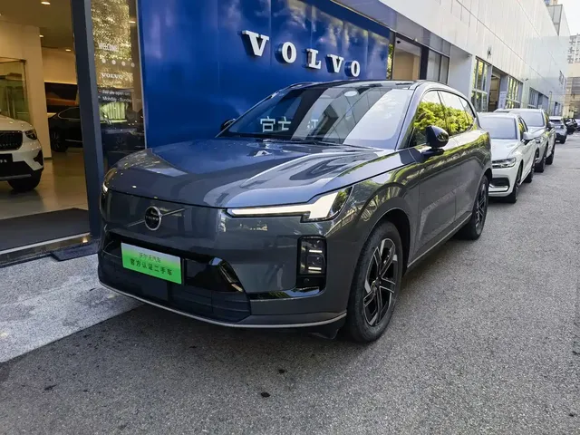 Volvo XC70 Plug-in Hybrid 2025 Standard
