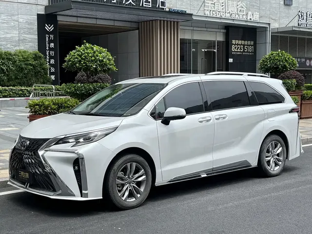 Toyota Sienna 2021 2.5L Hybrid Platinum Edition