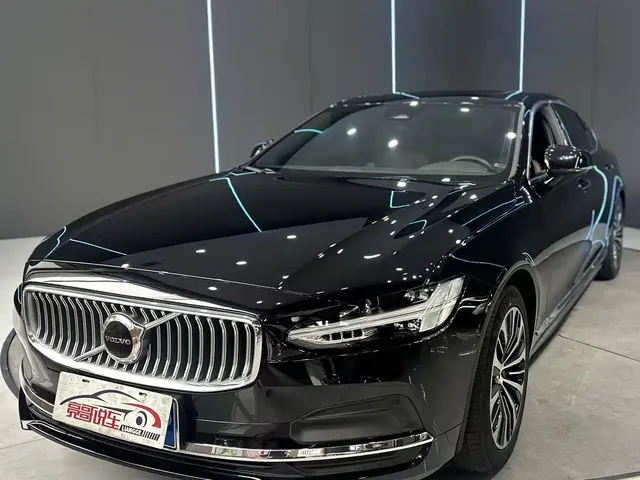 Volvo S90 2024 B5 Momentum Luxury Edition