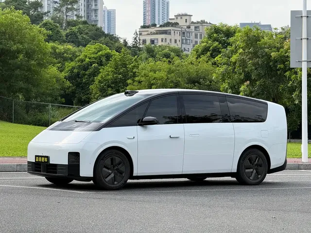 Li Auto MEGA 2024 Ultra