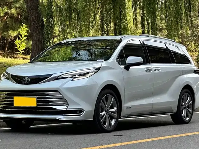 Toyota Sienna 2024 2.5L Hybrid Premium Edition