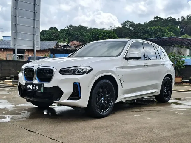 BMW iX3 2022 Leading Edition