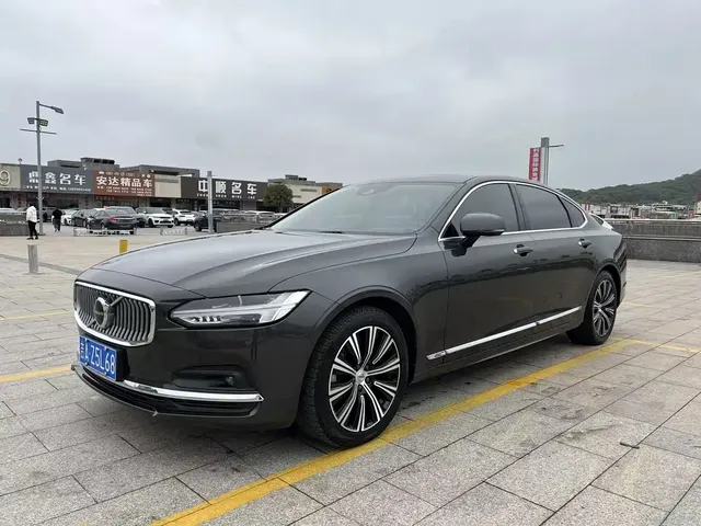 Volvo S90 2021 Model B5 Momentum Luxury Edition