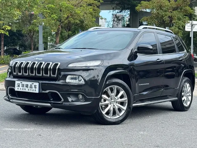 Jeep Cherokee 2017 2.4L Superior Edition
