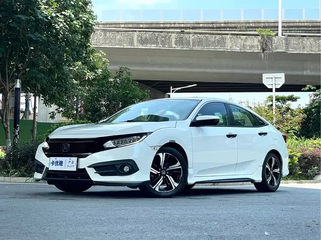 Honda Civic 2016 220TURBO CVT Premium Edition
