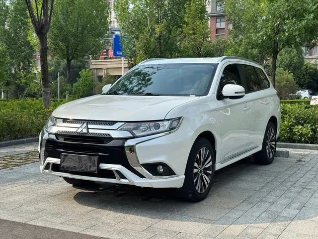 Mitsubishi Outlander 2021 Facelift 2.0L 2WD Premium Edition 7-Seater