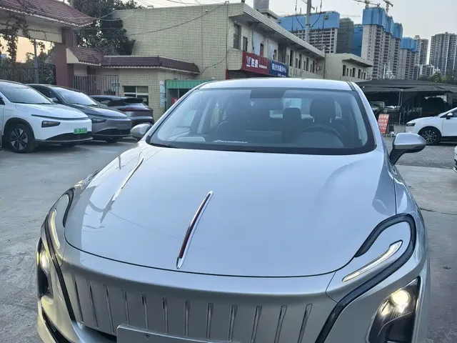 Hongqi E-QM5 2023 620km PLUS
