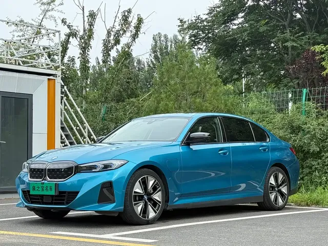 BMW i3 2023 eDrive 40 L Shadow Night Sport Package